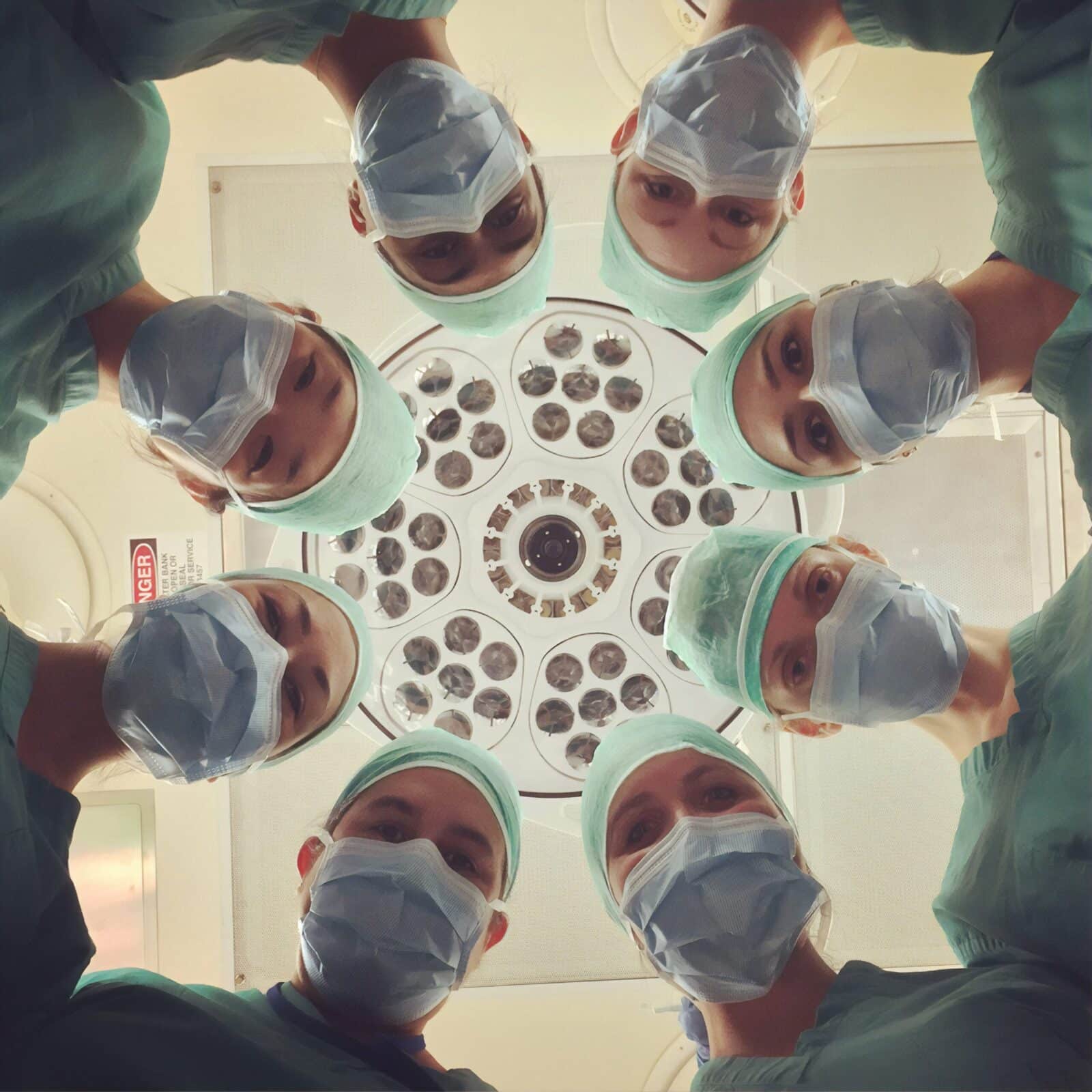 questi medici possono curare uno straniero che ha ottenuto il visto per cure mediche
