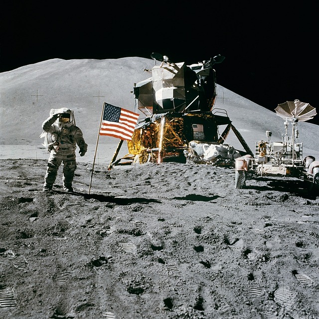 uomo sulla luna