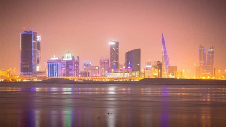 Bahrein vista città al tramonto